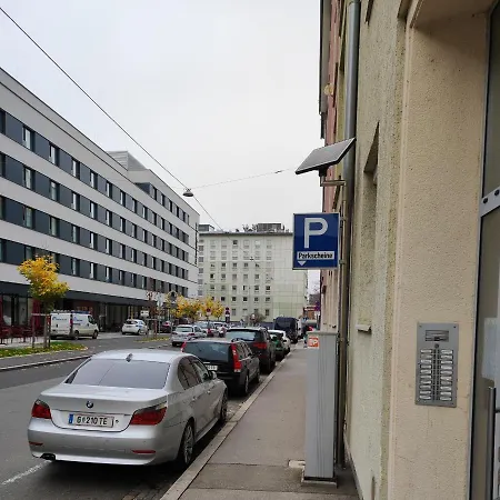 Service Direkt Neben Hauptbahnhof *